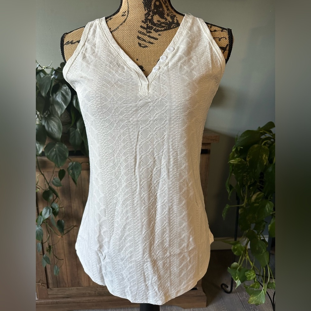 Women’s V-Neck Sleeveless Blouse, Size Small. NWT. - Picture 4 of 5